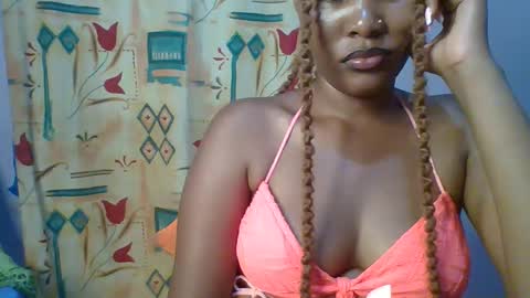 Snapshot of lovelyy_dreams chatting on April 2026 06:38:02 PM Hanna online show from April 2026 06:38:02 PM