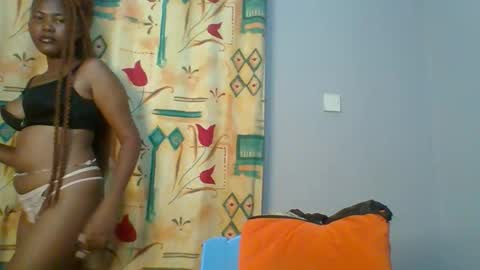 Snapshot of lovelyy_dreams chatting on April 2026 06:46:02 PM Hanna online show from April 2026 06:46:02 PM