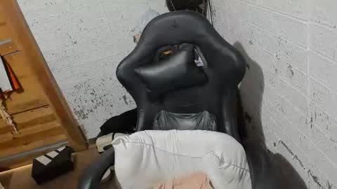 Snapshot of loveme4ever2025 chatting on January 2026 01:44:01 AM shena can you follow me here and tip me yehawww online show from January 2026 01:44:01 AM