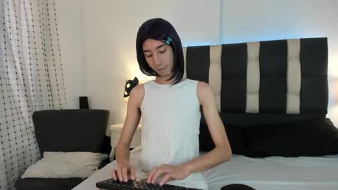 loverisu online show from November 2025 07:36:02 PM