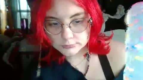 loverliv5 online show from April 2026 05:25:01 PM