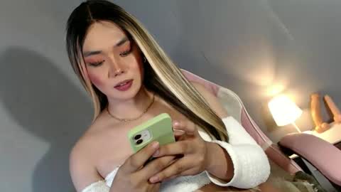 Snapshot of lovers_moon22 chatting on December 2024 12:48:02 AM lovers moon22 online show from December 2024 12:48:02 AM