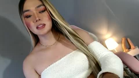 Snapshot of lovers_moon22 chatting on December 2024 03:54:01 AM lovers moon22 online show from December 2024 03:54:01 AM