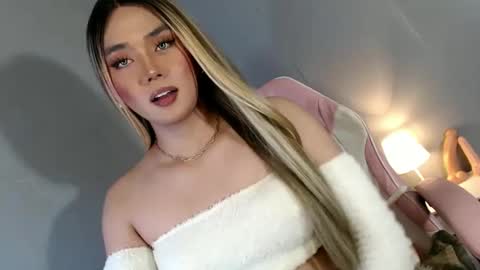 Snapshot of lovers_moon22 chatting on December 2024 12:51:02 AM lovers moon22 online show from December 2024 12:51:02 AM