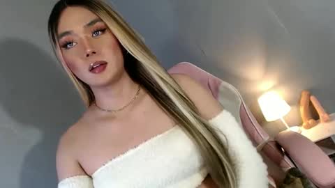 Snapshot of lovers_moon22 chatting on December 2024 04:29:02 AM lovers moon22 online show from December 2024 04:29:02 AM