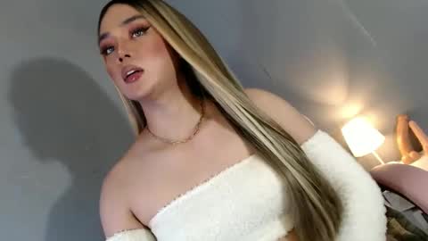 Snapshot of lovers_moon22 chatting on December 2024 02:12:02 AM lovers moon22 online show from December 2024 02:12:02 AM