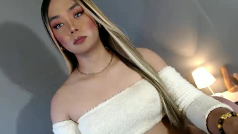 Snapshot of lovers_moon22 chatting on January 2025 01:42:01 AM lovers moon22 online show from January 2025 01:42:01 AM