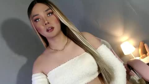 Snapshot of lovers_moon22 chatting on January 2025 09:43:02 PM lovers moon22 online show from January 2025 09:43:02 PM