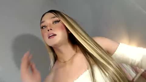 Snapshot of lovers_moon22 chatting on January 2025 02:47:01 AM lovers moon22 online show from January 2025 02:47:01 AM