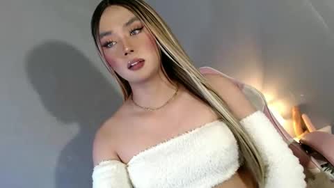 Snapshot of lovers_moon22 chatting on February 2025 02:14:01 AM lovers moon22 online show from February 2025 02:14:01 AM