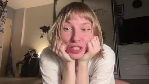 lovesstation online show from February 2026 04:00:01 PM