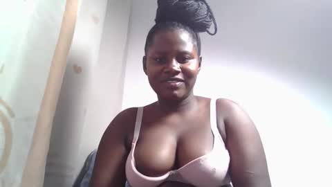 lovie_paula online show from October 2025 02:01:01 PM