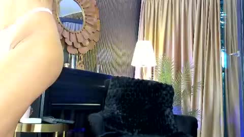 Snapshot of lovingblondie chatting on July 2026 02:40:02 AM Nora online show from July 2026 02:40:02 AM