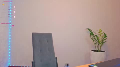 Vikkkk  online show from September 2025 11:22:02 AM