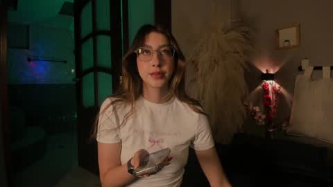 Snapshot of lua_ferch_ chatting on January 2025 12:26:02 PM ---Goys incredible photographs online show from January 2025 12:26:02 PM