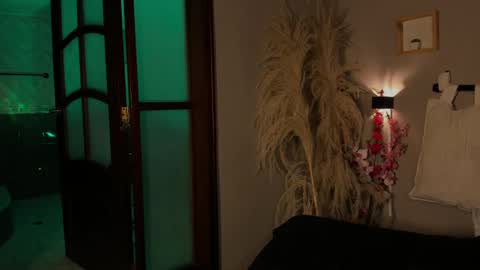Snapshot of lua_ferch_ chatting on January 2025 07:56:01 PM ---Goys incredible photographs online show from January 2025 07:56:01 PM