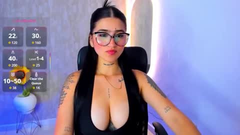 Luana online show from November 2025 12:02:02 PM