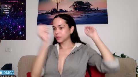 luara_ online show from November 2025 08:53:02 AM