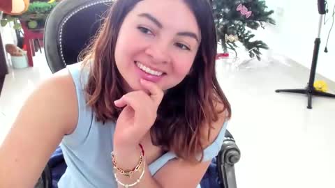 luara__01__lecat_1 online show from December 2025 06:14:03 PM