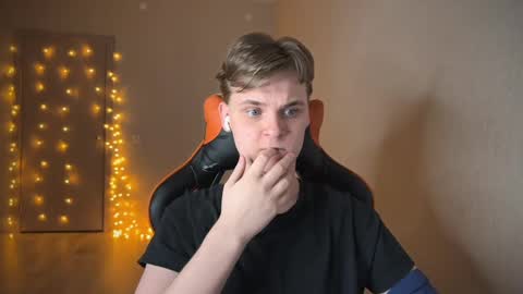 Lucas Gill online show from January 2025 01:24:01 AM