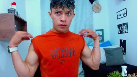 Lucas Luxx online show from January 2026 12:00:01 PM