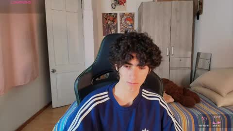 lucas_xo online show from April 2026 10:49:01 PM