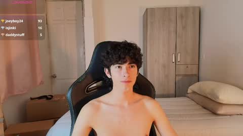 lucas_xo online show from June 2026 06:52:02 AM