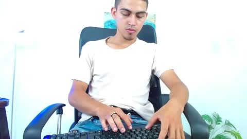 Lucas online show from April 2026 08:20:01 PM