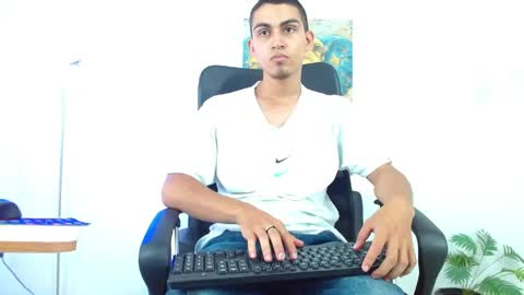 Lucas online show from April 2026 08:10:01 PM