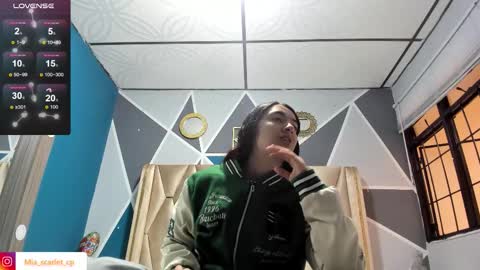 MIA HOT online show from September 2025 12:05:01 PM