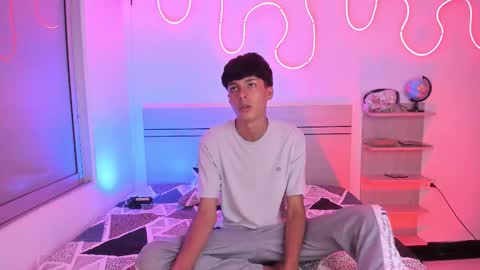 Luccas Ferreira online show from October 2025 07:18:01 PM