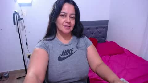 Snapshot of lucia_vonne chatting on June 2026 01:04:01 AM Lucia Vonne online show from June 2026 01:04:01 AM