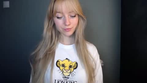 Lucy online show from November 2025 08:07:01 PM