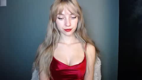 Lucy online show from November 2025 07:35:02 PM