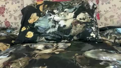 Mysterious Girl online show from November 2025 06:12:02 AM