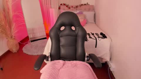     online show from November 2025 09:03:02 PM