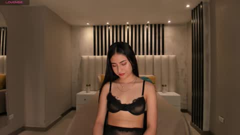 Lucie Martin online show from March 2026 07:20:02 PM