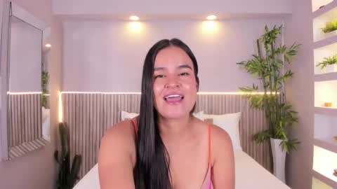 Snapshot of luciemillerr chatting on April 2026 05:15:02 PM lucie online show from April 2026 05:15:02 PM