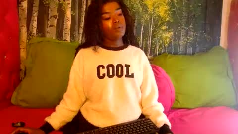 Snapshot of lucile_carrie chatting on July 2026 07:00:01 AM Lucile Carrie online show from July 2026 07:00:01 AM