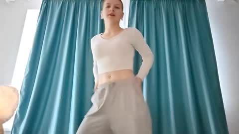 Monika online show from November 2025 01:21:02 PM