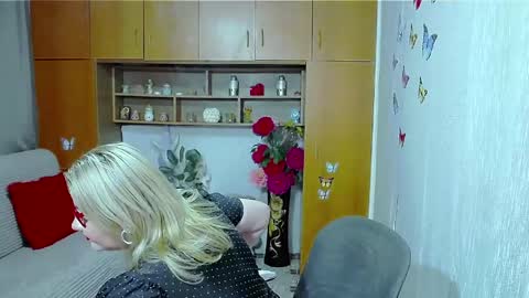 Lucille Fenly online show from April 2026 05:52:02 PM