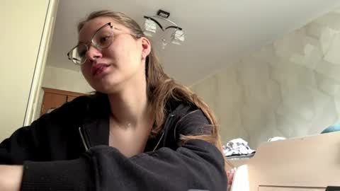 Snapshot of lucindascercy chatting on June 2026 06:10:02 AM Maya online show from June 2026 06:10:02 AM