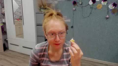 lucky_licky20 online show from December 2025 01:57:01 AM