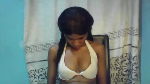 Snapshot of luckymadequeen chatting on January 2025 06:43:01 PM Gloria online show from January 2025 06:43:01 PM