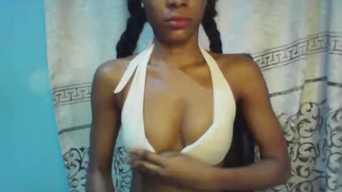 Snapshot of luckymadequeen chatting on January 2025 04:10:02 AM Gloria online show from January 2025 04:10:02 AM