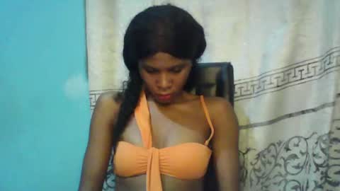 Snapshot of luckymadequeen chatting on January 2025 04:27:01 AM Gloria online show from January 2025 04:27:01 AM