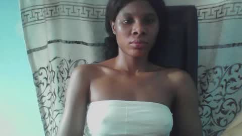 Snapshot of luckymadequeen chatting on February 2025 03:35:01 PM Gloria online show from February 2025 03:35:01 PM