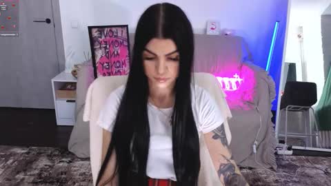 Monika online show from November 2025 02:05:01 PM