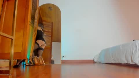Snapshot of lucy__77 chatting on December 2024 08:39:01 PM Hello my name is Lucy nice to meet you thumb up is important for me kisses online show from December 2024 08:39:01 PM