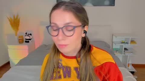 lucy__ray online show from December 2024 01:05:02 PM